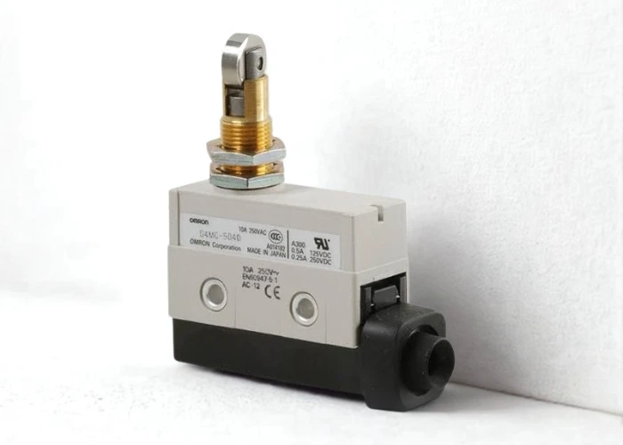 Omron D4MC-5040 enclosed limit switch 10A rating heavy duty